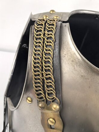 Frankreich, eiserner Kürass. Die Brust datiert 1828, der Rücken 1829. Innen jeweils neuzeitlich lackiert, sonst gut