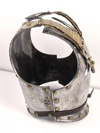 Preußen, eiserner Kürass für Mannschaften, Modell 1845. Kammerstück des Kürassier-Regiment „Herzog Friedrich Eugen von Württemberg“ (Westpreußisches) Nr. 5. Gereinigt, leicht überarbeitet, guter Gesamtzustand