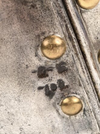 Preußen, eiserner Kürass für Mannschaften, Modell 1845. Kammerstück des Kürassier-Regiment „Herzog Friedrich Eugen von Württemberg“ (Westpreußisches) Nr. 5. Gereinigt, leicht überarbeitet, guter Gesamtzustand