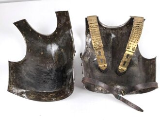 Preußen, eiserner Kürass für Mannschaften, Modell 1845. Kammerstück des Kürassier-Regiment „Herzog Friedrich Eugen von Württemberg“ (Westpreußisches) Nr. 5. Gereinigt, leicht überarbeitet, guter Gesamtzustand