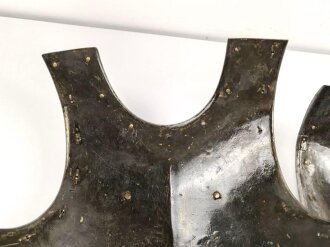 Preußen, eiserner Kürass für Mannschaften, Modell 1845. Kammerstück des Kürassier-Regiment „Herzog Friedrich Eugen von Württemberg“ (Westpreußisches) Nr. 5. Gereinigt, leicht überarbeitet, guter Gesamtzustand