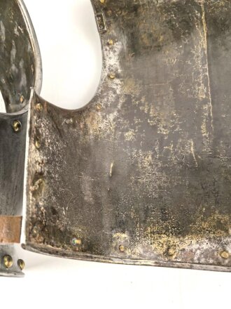 Preußen, eiserner Kürass für Mannschaften, Modell 1845. Kammerstück des Kürassier-Regiment „Herzog Friedrich Eugen von Württemberg“ (Westpreußisches) Nr. 5. Gereinigt, leicht überarbeitet, guter Gesamtzustand