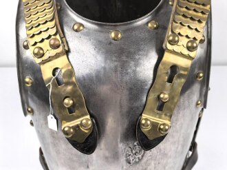 Preußen, eiserner Kürass für Mannschaften, Modell 1845. Kammerstück des Kürassier-Regiment „Herzog Friedrich Eugen von Württemberg“ (Westpreußisches) Nr. 5. Gereinigt, leicht überarbeitet, guter Gesamtzustand