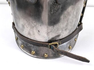 Preußen, eiserner Kürass für Mannschaften, Modell 1845. Kammerstück des Kürassier-Regiment „Herzog Friedrich Eugen von Württemberg“ (Westpreußisches) Nr. 5. Gereinigt, leicht überarbeitet, guter Gesamtzustand