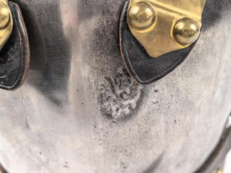 Preußen, eiserner Kürass für Mannschaften, Modell 1845. Kammerstück des Kürassier-Regiment „Herzog Friedrich Eugen von Württemberg“ (Westpreußisches) Nr. 5. Gereinigt, leicht überarbeitet, guter Gesamtzustand