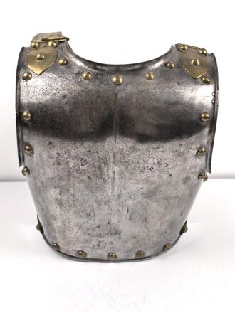 Preußen, eiserner Kürass für Mannschaften, Modell 1845. Kammerstück des Kürassier-Regiment „Herzog Friedrich Eugen von Württemberg“ (Westpreußisches) Nr. 5. Gereinigt, leicht überarbeitet, guter Gesamtzustand