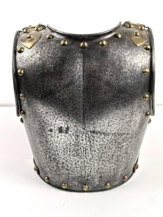 Bayern, eiserner Kürass für Mannschaften, Modell 1845. Vorder- und Rücken Grösse "B" Die Verbindungsriemen samt Schuppen sowie der Bauchriemen neuzeitlich ergänzt. Ungereinigtes Stück