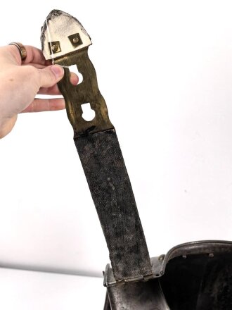 Bayern, eiserner Kürass für Mannschaften, Modell 1845. Vorder- und Rücken Grösse "B" Die Verbindungsriemen samt Schuppen sowie der Bauchriemen neuzeitlich ergänzt. Ungereinigtes Stück