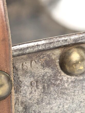 Bayern, eiserner Kürass für Mannschaften, Modell 1845. Vorder- und Rücken Grösse "B" Die Verbindungsriemen samt Schuppen sowie der Bauchriemen neuzeitlich ergänzt. Ungereinigtes Stück