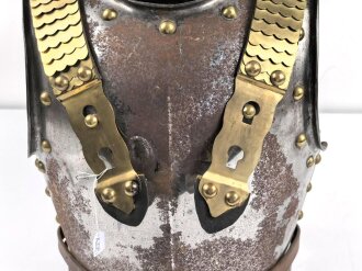 Bayern, eiserner Kürass für Mannschaften, Modell 1845. Vorder- und Rücken Grösse "B" Die Verbindungsriemen samt Schuppen sowie der Bauchriemen neuzeitlich ergänzt. Ungereinigtes Stück