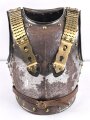 Bayern, eiserner Kürass für Mannschaften, Modell 1845. Vorder- und Rücken Grösse "B" Die Verbindungsriemen samt Schuppen sowie der Bauchriemen neuzeitlich ergänzt. Ungereinigtes Stück