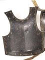 Bayern, eiserner Kürass für Mannschaften, Modell 1845. Vorder- und Rücken Grösse "B" Die Verbindungsriemen samt Schuppen sowie der Bauchriemen neuzeitlich ergänzt. Ungereinigtes Stück