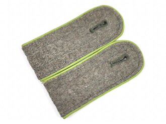 Heer, Paar Schulterklappen für Mannschaften der Panzergrenadiere, Länge etwa 11,5cm, Ausführung Modell 1944