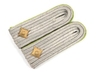 Heer, Paar Schulterstücke für einen Oberleutnant der Panzergrenadiere, Länge etwa 10,5cm