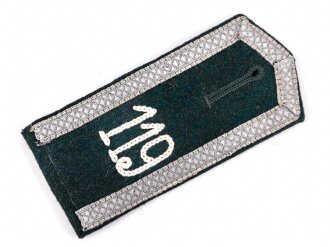 Heer, einzelne Schulterklappe für einen Unteroffizier im Infanterie Regiment 119,  frühe Ausführung ohne Paspelierung. Länge etwa 11,5cm