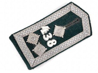 Heer, einzelne Schulterklappe für einen Stabsfeldwebel,  frühe Ausführung ohne Paspelierung. Länge etwa 10,5cm