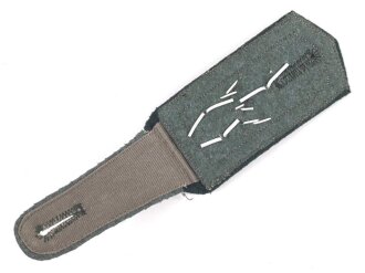 Heer, einzelne Schulterklappe für einen Stabsfeldwebel,  frühe Ausführung ohne Paspelierung. Länge etwa 10,5cm