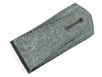 Heer, einzelne Schulterklappe für einen Feldwebel einer Beobachtungsabteilung,  frühe Ausführung ohne Paspelierung. Länge etwa 13cm
