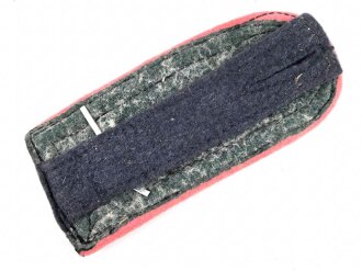 Heer, einzelne Schulterklappe für einen Oberfeldwebel der Panzerjäger, mitbefördert, Länge etwa 11cm