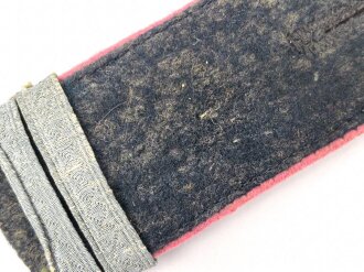 Heer, einzelne Schulterklappe für einen Unteroffiziersanwärter der Panzertruppe. Länge etwa 11,5cm