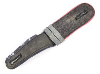 Heer, einzelne Schulterklappe für einen Unteroffiziersanwärter der Panzertruppe. Länge etwa 11,5cm