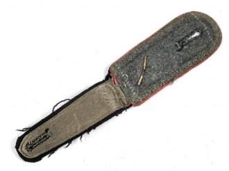 Waffen SS, einzelne Schulterklappe für einen Oberscharführer der Panzertruppe. Länge etwa 11cm