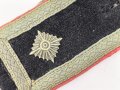 Waffen SS, einzelne Schulterklappe für einen Oberscharführer der Panzertruppe. Länge etwa 11cm
