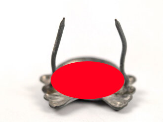 Heer, einzelner Totenkopf für einen Kragenspiegel der Panzertruppe. Zink mit resten der Versilberung