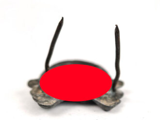 Heer, einzelner Totenkopf für einen Kragenspiegel der Panzertruppe. Zink , die Splinte aus Eisen