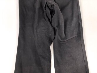 Kaiserreich, schwarze Uniformhose, Eigentumstück, ein Hosenbein zerrissen. Ungereinigt