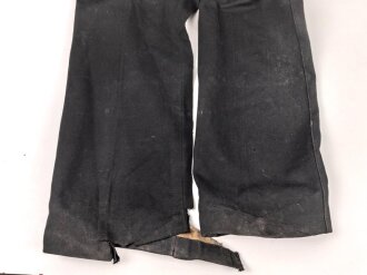 Kaiserreich, schwarze Uniformhose, Eigentumstück, ein Hosenbein zerrissen. Ungereinigt