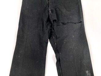 Kaiserreich, schwarze Uniformhose, Eigentumstück, ein Hosenbein zerrissen. Ungereinigt