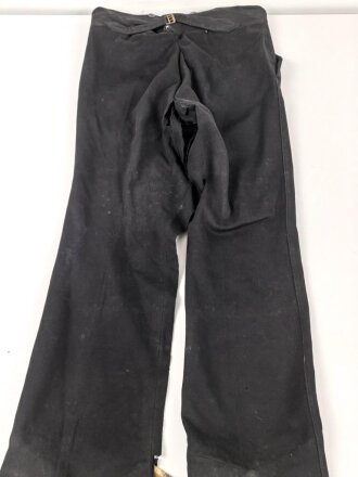 Kaiserreich, schwarze Uniformhose, Eigentumstück, ein Hosenbein zerrissen. Ungereinigt