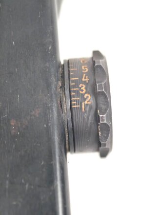 Zielfernrohr ZF 4 Wehrmacht. Hersteller ddx. Klare Durchsicht , Absehen deutlich, Verstellung gängig. Sehr guter Gesamtzustand