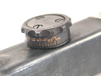 Zielfernrohr ZF 4 Wehrmacht. Hersteller dow. Klare Durchsicht , Absehen deutlich, Verstellung oben gängig, seitliche sitzt fest. Sehr guter Gesamtzustand