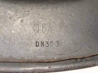Stahlhelm Modell 1940 für Angehörige des Heeres. In allen Teilen originales und zusammengehöriges Stück, Hersteller Q64