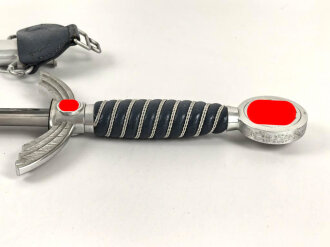 Luftwaffe, Fliegerschwert für Offiziere. Leichtmetallausführung von SMF Solingen mit Luftwaffenabnahme auf der Klinge. Die Sonnenräder gold eloxiert, sehr guter Gesamtzustand