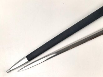 Luftwaffe, Fliegerschwert für Offiziere. Leichtmetallausführung von SMF Solingen mit Luftwaffenabnahme auf der Klinge. Die Sonnenräder gold eloxiert, sehr guter Gesamtzustand