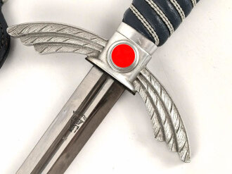 Luftwaffe, Fliegerschwert für Offiziere. Leichtmetallausführung von SMF Solingen mit Luftwaffenabnahme auf der Klinge. Die Sonnenräder gold eloxiert, sehr guter Gesamtzustand