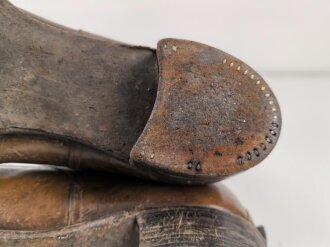 Kaiserreich, Paar Halbschuhe zum Waffenrock. Eigentumspaar für einen Offizier . Mit Sporenauflage, Etikett " Deutscher Offizier Verein". Leder weich, Sohlenlänge 31cm