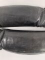 Paar Stiefel für Offiziere der Wehrmacht. Getragenes Eigentumspaar, Sohlenlänge knapp über 27,5cm , der Vorbesitzer hat ein Loch in eine der Sohlen gebohrt um einen Figurenständer anzubringen