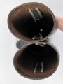 Paar Stiefel für Offiziere der Wehrmacht. Getragenes Eigentumspaar, Sohlenlänge knapp über 27,5cm , der Vorbesitzer hat ein Loch in eine der Sohlen gebohrt um einen Figurenständer anzubringen