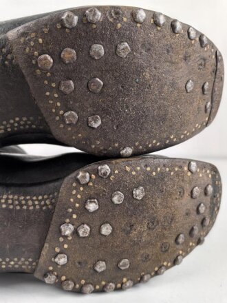 Paar Stiefel für Unteroffiziere der Wehrmacht. Stark getragenes Eigentumspaar, Sohlenlänge knapp über 30cm. Ungereinigt