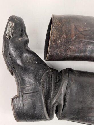Paar Stiefel für Unteroffiziere der Wehrmacht. Stark getragenes Eigentumspaar, Sohlenlänge knapp über 30cm. Ungereinigt