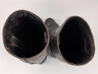 Paar Stiefel für Unteroffiziere der Wehrmacht. Stark getragenes Eigentumspaar, Sohlenlänge knapp über 30cm. Ungereinigt