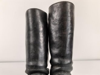 Paar Stiefel für Unteroffiziere der Wehrmacht. Stark getragenes Eigentumspaar, Sohlenlänge knapp über 30cm. Ungereinigt