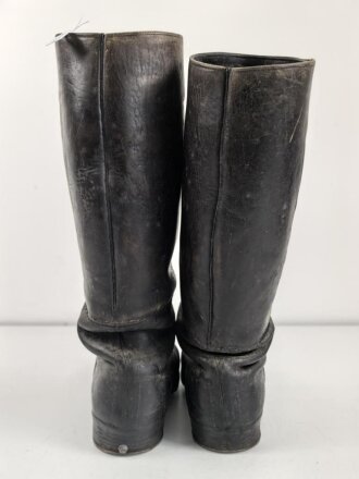 Paar Stiefel für Unteroffiziere der Wehrmacht. Stark getragenes Eigentumspaar, Sohlenlänge knapp über 30cm. Ungereinigt