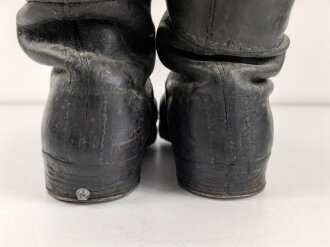Paar Stiefel für Unteroffiziere der Wehrmacht. Stark getragenes Eigentumspaar, Sohlenlänge knapp über 30cm. Ungereinigt