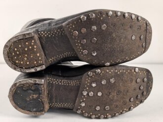 Paar Stiefel für Unteroffiziere der Wehrmacht. Stark getragenes Eigentumspaar, Sohlenlänge knapp über 30cm. Ungereinigt