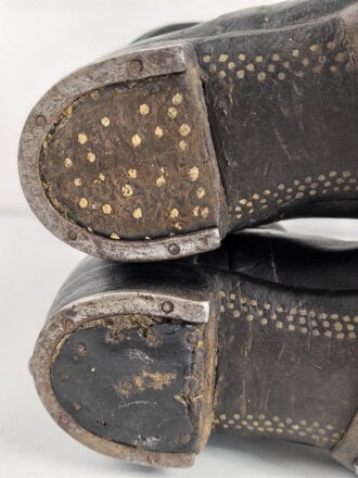 Paar Stiefel für Unteroffiziere der Wehrmacht. Stark getragenes Eigentumspaar, Sohlenlänge knapp über 30cm. Ungereinigt